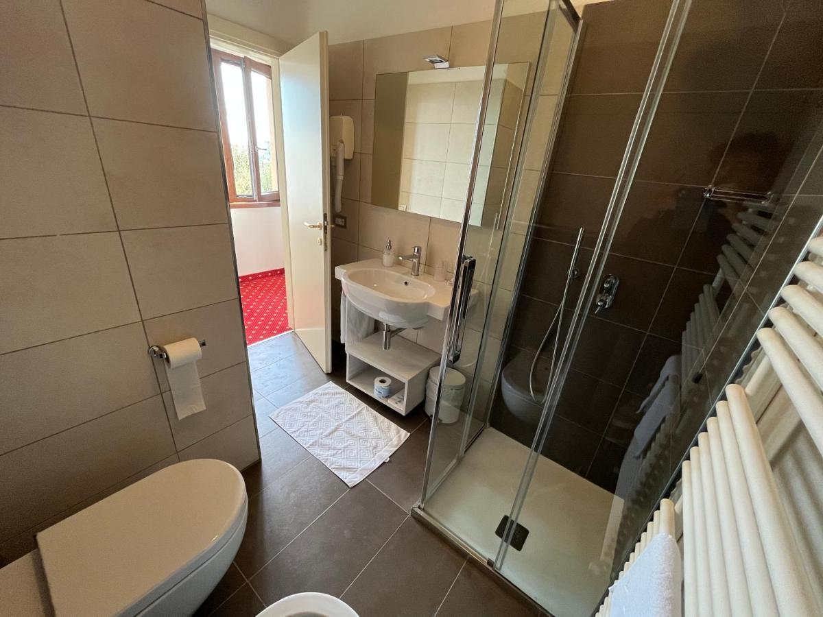מאלצ'סינה Hotel Villa Nadia מראה חיצוני תמונה