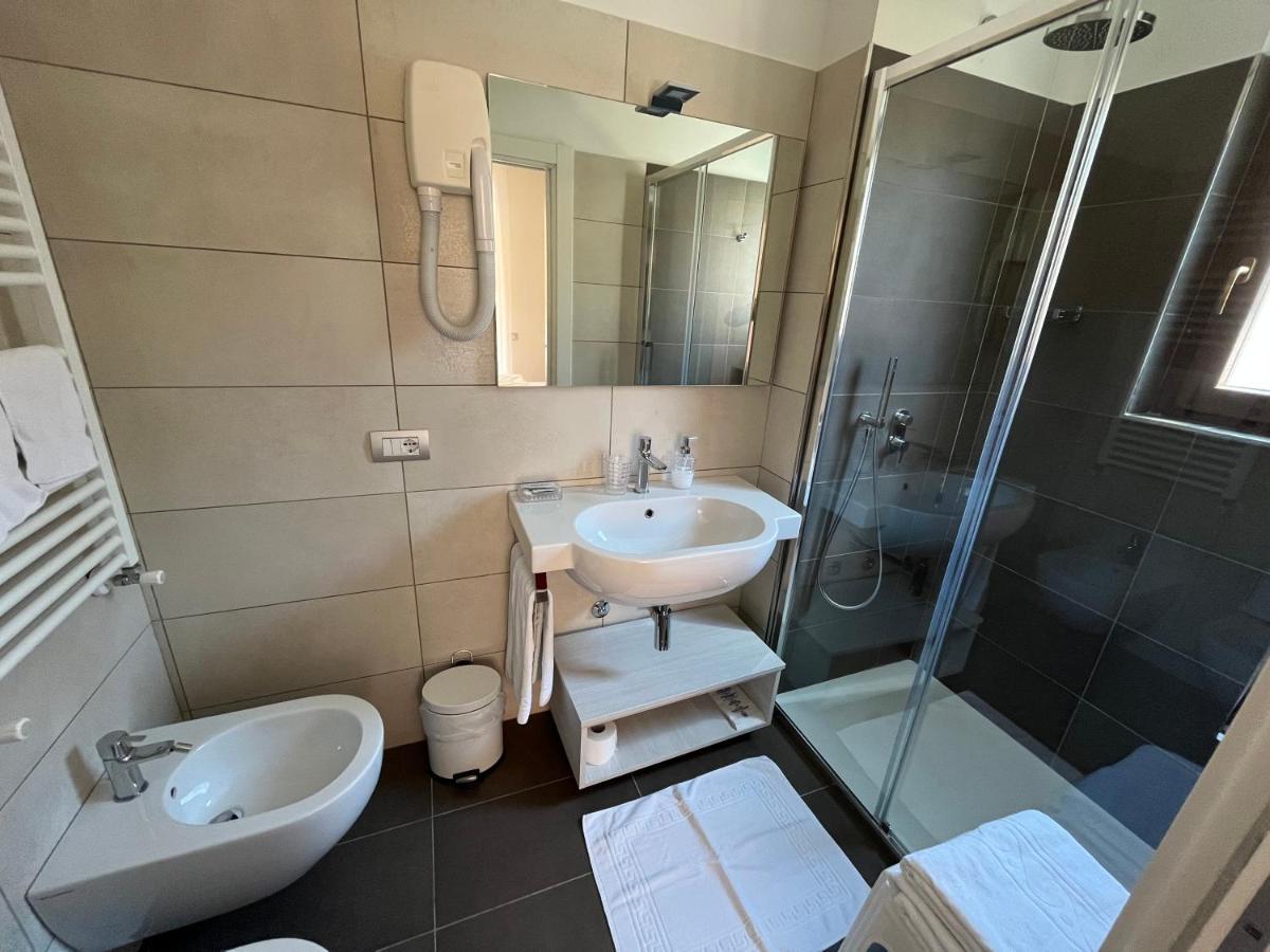 מאלצ'סינה Hotel Villa Nadia מראה חיצוני תמונה