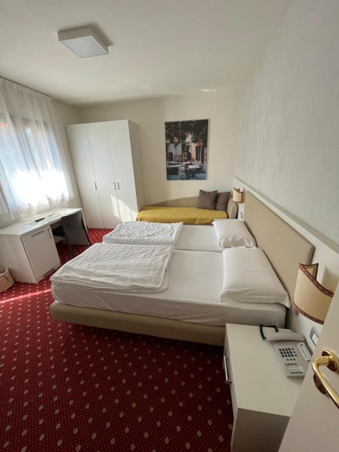 מאלצ'סינה Hotel Villa Nadia מראה חיצוני תמונה