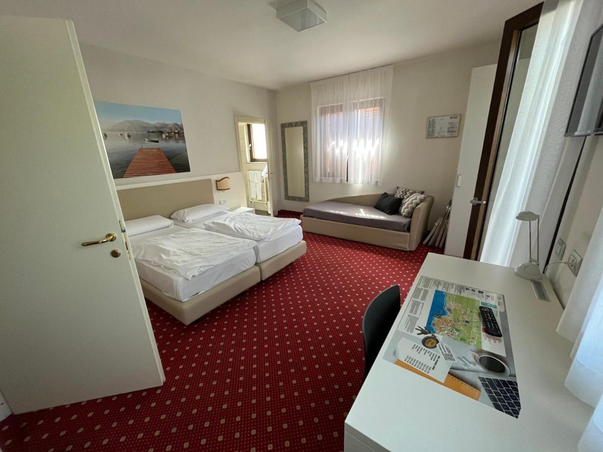 מאלצ'סינה Hotel Villa Nadia מראה חיצוני תמונה