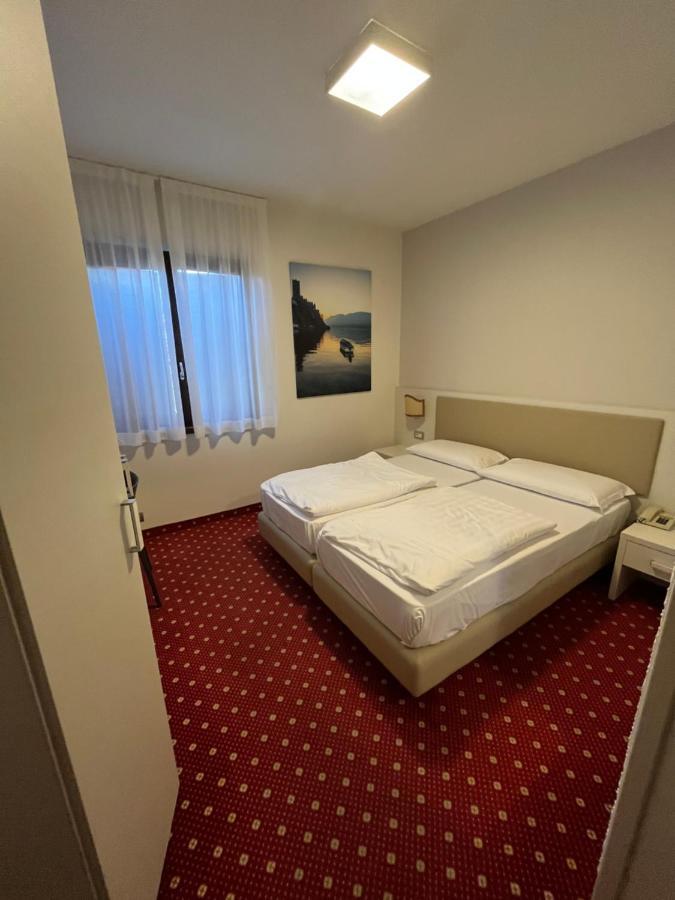 מאלצ'סינה Hotel Villa Nadia מראה חיצוני תמונה