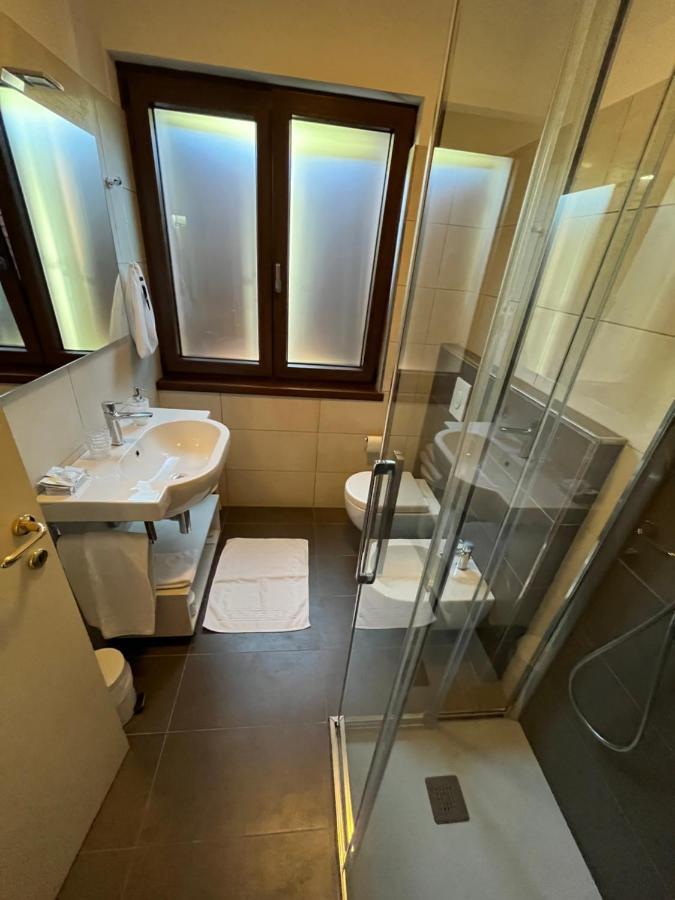 מאלצ'סינה Hotel Villa Nadia מראה חיצוני תמונה