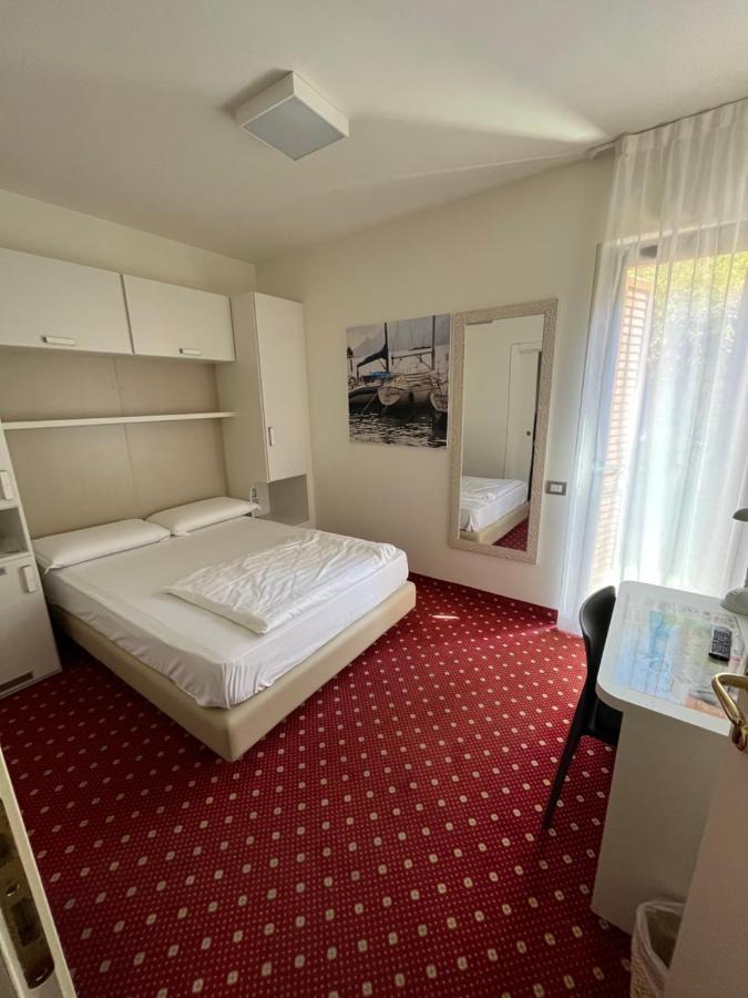 מאלצ'סינה Hotel Villa Nadia מראה חיצוני תמונה