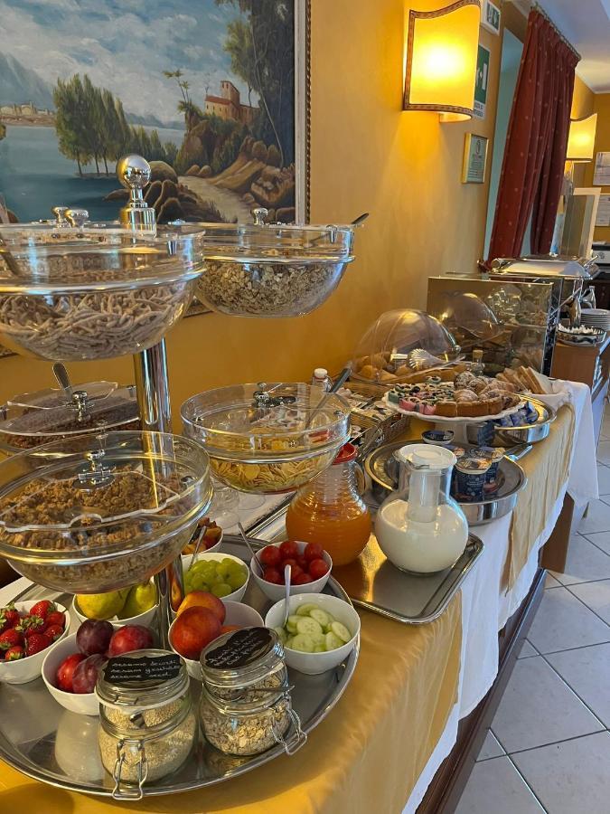 מאלצ'סינה Hotel Villa Nadia מראה חיצוני תמונה