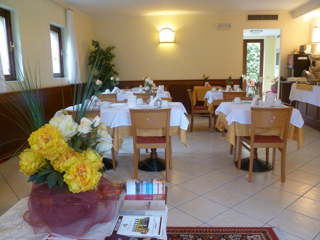 מאלצ'סינה Hotel Villa Nadia מראה חיצוני תמונה